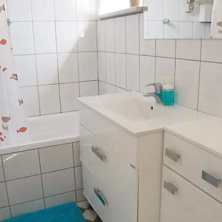 Hotelique Apartment *